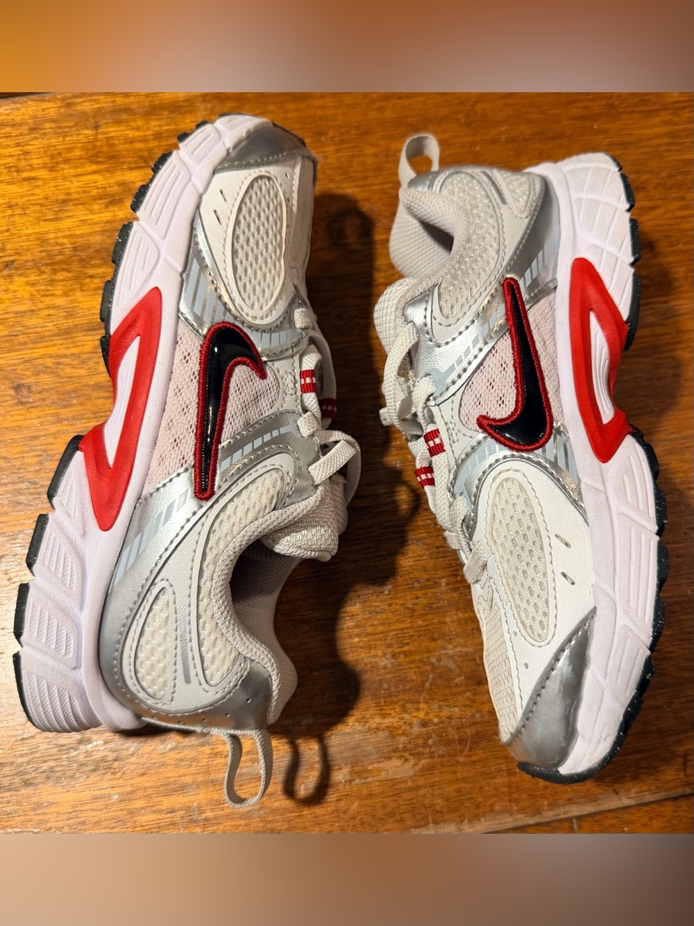 Nike V5 RNR White Gym Red Vast Gray Size 2.5Y - Picture 3 of 8